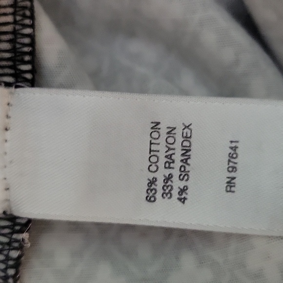 J. Jill Black And Pink Mini Floral Print Cropped Pants Size 6 - Picture 4 of 9